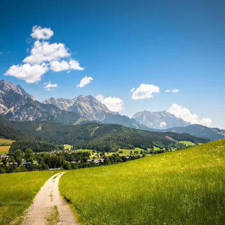 Pleasant In Saalfelden, Cleaning Included *